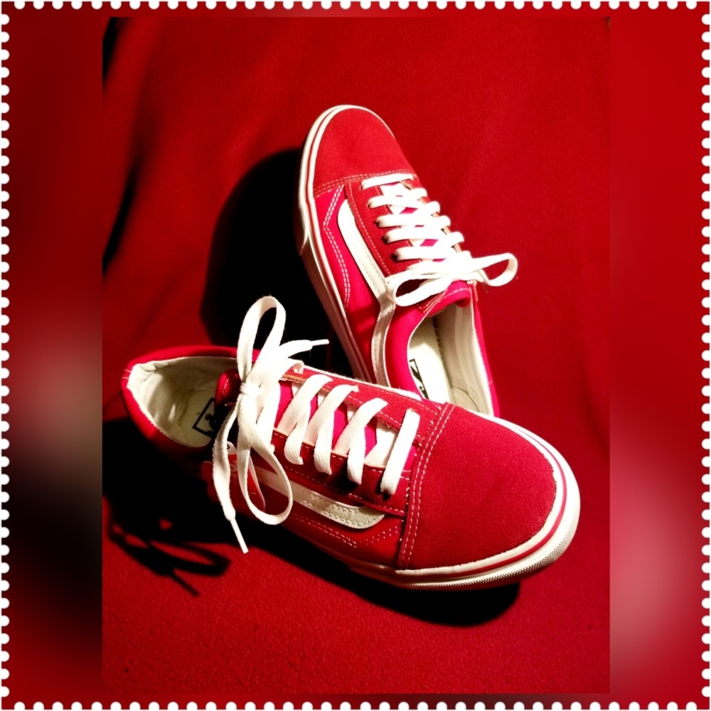 VANS SHOES WOMANS SIZE 9 MENS SIZE 7.5